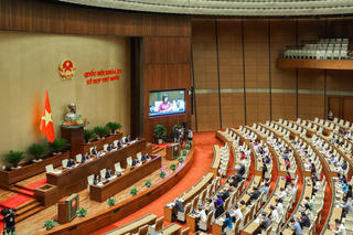 Quốc hội thảo luận về Luật Thương mại điện tử