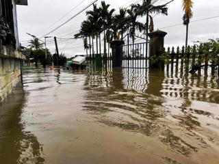 Đà Nẵng: Ngập nặng trở lại do mưa lớn trong đêm