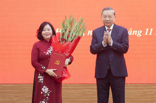 Bà Bùi Thị Minh Hoài giữ chức Bí thư Đảng ủy MTTQ, các đoàn thể Trung ương