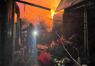 Gia Lai: Cháy lớn trong đêm ở chợ Bình Dương