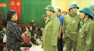 Gia Lai: Phó thủ tướng Trần Hồng Hà thăm hỏi người dân sơ tán tránh bão số 13