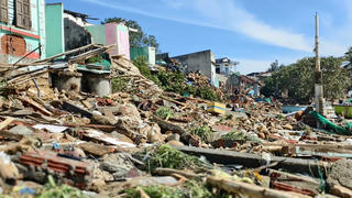Thủ tướng chỉ đạo khẩn trương khắc phục hậu quả bão số 13, sớm ổn định đời sống nhân dân 