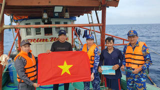 TP Hồ Chí Minh: Tuyên truyền pháp luật cho ngư dân trên biển