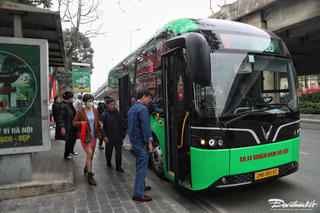 Hà Nội đã chuyển đổi hơn 20% số lượng xe buýt sang phương tiện xanh