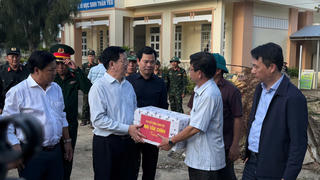 Phó Thủ tướng Mai Văn Chính thăm hỏi, động viên người dân vùng bão lũ tại Đắk Lắk