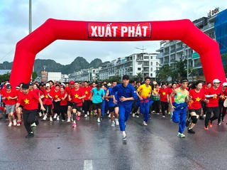 Quảng Ninh: Hơn 1.000 người chạy hưởng ứng Ngày Pháp luật Việt Nam 