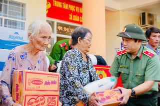 Bộ Công an hỗ trợ người dân Đắk Lắk khắc phục hậu quả bão số 13