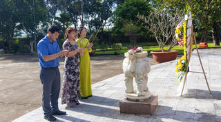 Quảng Ngãi: Viếng Nghĩa trang Liệt sĩ phường Đăk Cấm và Ngục Kon Tum