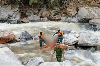 Đi câu cá bị nước cuốn, 1 trẻ tử vong, 1 mất tích