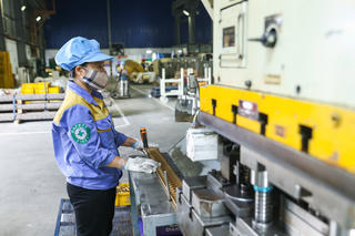 Chính phủ quyết định tăng lương tối thiểu vùng từ 1/1/2026