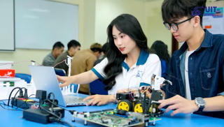 Hai nữ sinh Gen Z và hành trình “Bền đam mê” cùng Number 1