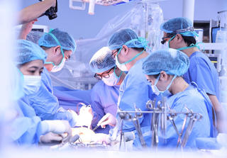 8 cuộc đời được hồi sinh từ nghĩa cử cao đẹp của người lính