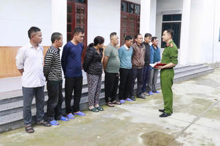 Nghệ An: Triệt xóa nhóm đánh bạc với nhiều đối tượng có tiền án