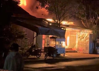 Gia Lai: Cháy cửa hàng tạp hóa lúc nửa đêm, 2 mẹ con thương vong