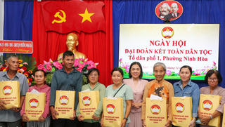 Lãnh đạo Khánh Hòa dự Ngày hội Đại đoàn kết tại phường Ninh Hòa