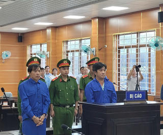 Quảng Ngãi: Hai ngư dân lĩnh án vì tổ chức cho 15 người xuất cảnh trái phép