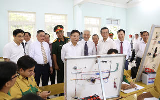 Phó Thủ tướng Lê Thành Long thăm Trường Đại học Kiên Giang