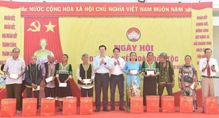 Phó Thủ tướng Mai Văn Chính dự Ngày hội Đại đoàn kết toàn dân tộc tại Khánh Hòa