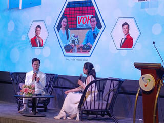 Nhà báo Trần Thanh Hùng ra mắt sách 'Hành trình dưới sóng'