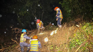 Khánh Hòa: Sạt lở khu vực đèo Khánh Sơn, 3 người bị vùi lấp