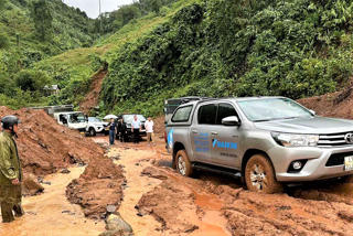 Quảng Ngãi: Đề nghị tạm dừng lưu thông trên đường Hồ Chí Minh và quốc lộ 24 do sạt lở