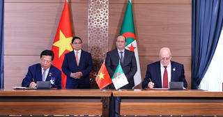 Việt Nam - Algeria ký kết nhiều văn kiện hợp tác quan trọng