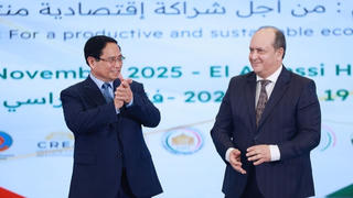 Thủ tướng Phạm Minh Chính và Thủ tướng Algeria cùng dự Diễn đàn kinh tế