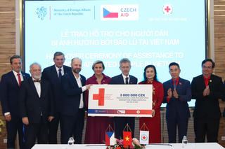 Hội Chữ thập đỏ Việt Nam tiếp nhận ủng hộ 3,5 tỷ đồng từ Cộng hòa Séc