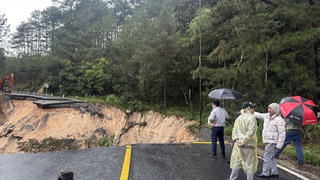 Tình hình mưa lũ: Còn 26 vị trí trên các tuyến quốc lộ bị ngập lụt, sạt lở