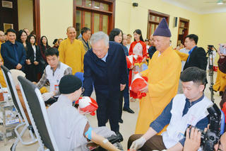 Ngày hội "Hiến máu cứu người - hành Bồ Tát đạo" và ủng hộ đồng bào vùng lũ
