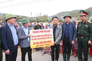 Hà Nội trao hỗ trợ khẩn cấp tỉnh Gia Lai 50 tỷ đồng khắc phục hậu quả mưa lũ