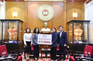 Tập đoàn BRG và Ngân hàng SeABank trao 5 tỷ đồng ủng hộ đồng bào khắc phục hậu quả thiên tai