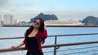 Giới trẻ 'bắt trend sống ảo' với siêu du thuyền quốc tế đến Quảng Ninh