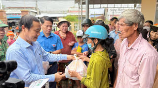 Đoàn công tác Ủy ban Trung ương MTTQ Việt Nam thăm hỏi, trao quà hỗ trợ bà con vùng lũ Đắk Lắk