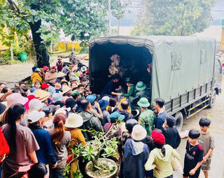 Bộ đội Biên phòng Đắk Lắk chạy đua cứu dân vùng lũ

