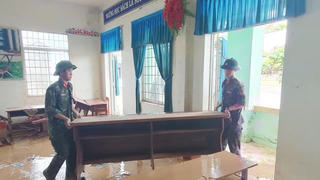 Sớm ổn định tâm lý thầy - trò vùng lũ