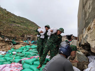 Dự báo chính xác, chủ động ứng phó bão số 15