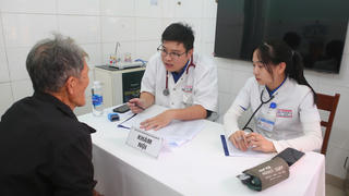 Huế: Khám, cấp phát thuốc miễn phí cho 1.000 người dân vùng lũ