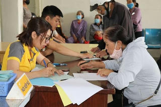 Chi trả gộp 3 tháng lương hưu và trợ cấp bảo hiểm xã hội cho 4 tỉnh bị lũ lụt