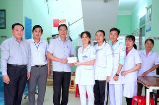 Lãnh đạo tỉnh Khánh Hòa thăm và kiểm tra các cơ sở y tế bị hư hỏng do mưa lũ 