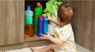 Hải Phòng: Khởi tố bảo mẫu để trẻ 2 tuổi tử vong do uống nhầm chất tẩy rửa