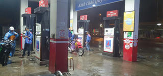 Giá xăng về 20.000 đồng/ lít