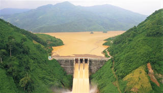 Khẩn cấp hạ mực nước hồ thủy điện, chủ động ứng phó bão số 15