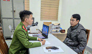 Khởi tố đối tượng bắn chỉ thiên để 'góp vui’ tại đám cưới ở Hà Tĩnh