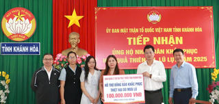 Mặt trận tỉnh Khánh Hòa tiếp nhận kinh phí và hàng hóa ủng hộ người dân thiệt hại do mưa lũ