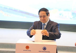 Thủ tướng Phạm Minh Chính ủng hộ đồng bào bị ảnh hưởng bởi bão lũ tại Diễn đàn Logistics 2025