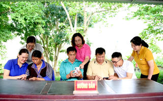 “Cán bộ số” giảm nghèo ở Mường Kim