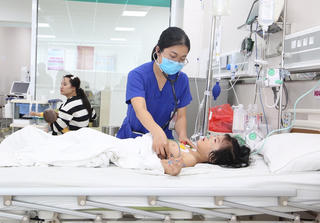 Trẻ em dễ bị tổn thương trước nguy cơ tấn công của vật nuôi và côn trùng