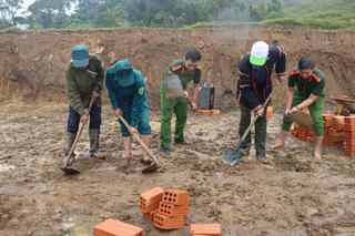Quảng Ngãi: Xã Măng Ri triển khai “Chiến dịch Quang Trung” dựng nhà cho dân vùng sạt lở