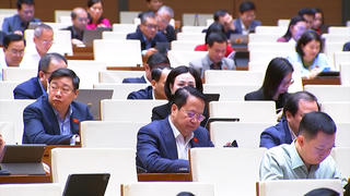 Tổng Kiểm toán nhà nước Ngô Văn Tuấn trình bày báo cáo giám sát chuyên đề và chất vấn nhiệm kỳ Quốc hội khóa XIV và khóa XIV